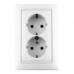 Купить 774422 Розетка 2К+З с крышкой   Valena белый оптом в Москве от производителя