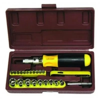 Купить БИБЕР 85555 Отвертка реверсивная с набором бит и головок (набор 23 предмета) (20) оптом в Москве от производителя