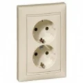 Купить 774370 Розетка двойная 2конт +земля в сборе Valena сл.кость оптом в Москве от производителя